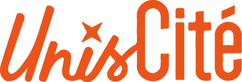 Logo de l’association Unis-Cité en aplat orange. Le mot « Unis » apparaît en lettres manuscrites et inclinées, suivi de « Cité » en lettres hautes, épaisses et arrondies. Une étoile remplace le point du « i » (entre « Unis » et « Cité »), et le « é » final porte un accent aigu marqué. L’ensemble forme un mot unique « UnisCité » sans espace.